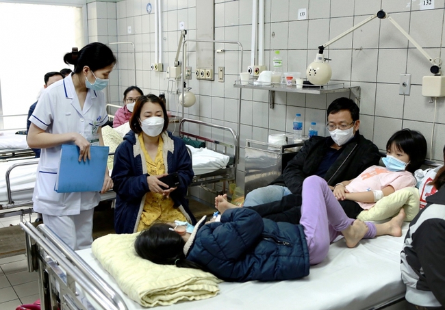 Tình trạng của hơn 70 học sinh trường Tiểu học Kim Giang có biểu hiện ngộ độc - Ảnh 2.