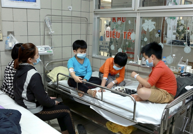 Tình trạng của hơn 70 học sinh trường Tiểu học Kim Giang có biểu hiện ngộ độc - Ảnh 3.