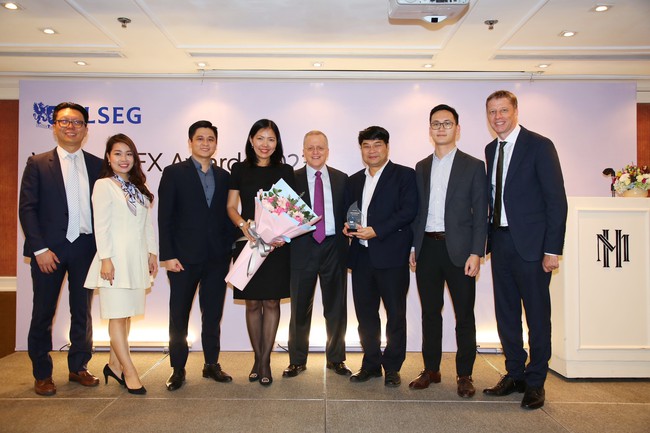 Vietcombank nhận danh hiệu Best FXall Taker tại lễ trao giải thưởng Refinitiv Vietnam FX Awards năm 2023 - Ảnh 1.