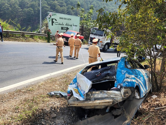 Xe tải gây tai nạn liên hoàn trên đèo Mimosa Đà Lạt - Ảnh 1.