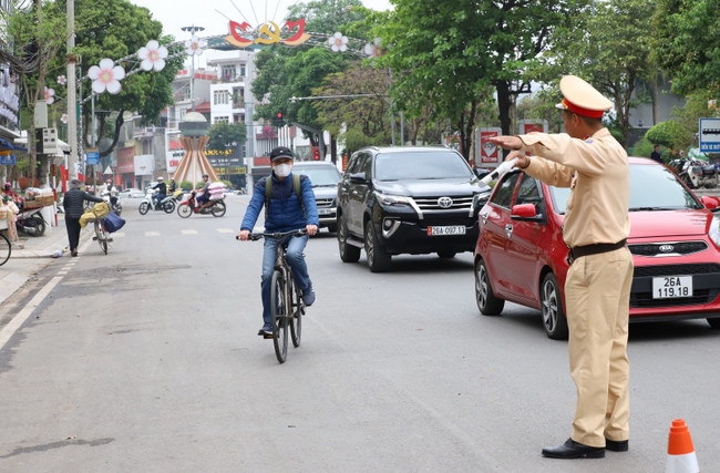 Sơn La xử lý nghiêm vi phạm nồng độ cồn với người điều khiển xe đạp - Ảnh 1.