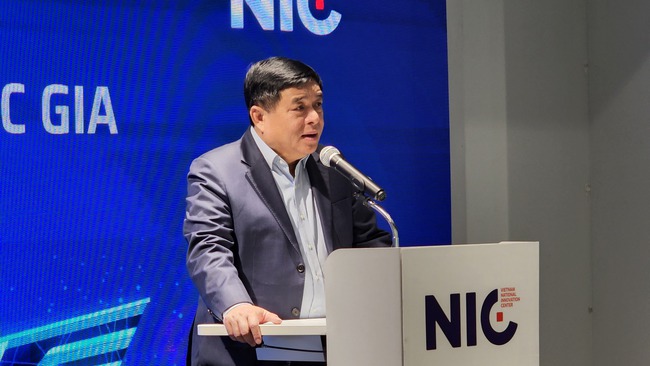 Thủ tướng Phạm Minh Chính thăm làm việc Trung tâm Đổi mới sáng tạo Quốc gia (NIC) - Ảnh 3.