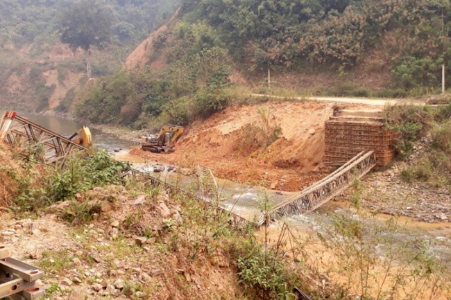 Sập cầu tạm thủy điện ở Lai Châu làm 3 người thương vong - Ảnh 1.