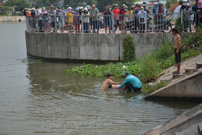Long An: Đang nhậu bị thách bơi qua sông một thanh niên tử vong - Ảnh 1.
