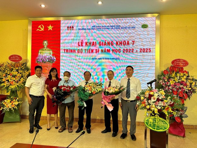 Trường Đại học Kinh doanh và Công nghệ Hà Nội khai giảng Khóa 7 đào tạo trình độ tiến sĩ năm học 2022 - 2025 - Ảnh 7.