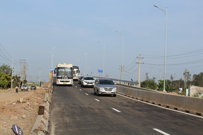 Xe nối đuôi nhau trên cao tốc Phan Thiết - Dầu Giây - Ảnh 4.