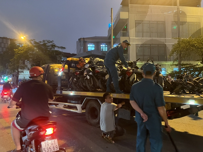 Hà Nội: Điều tra làm rõ nguyên nhân vụ tai nạn giao thông trên đường Võ Chí Công - Ảnh 1.