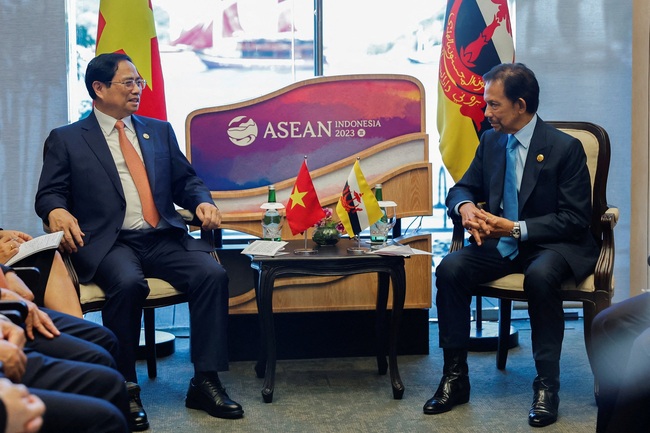 Thủ tướng Phạm Minh Chính gặp Quốc vương Brunei Darussalam Sultan Haji Hassanal Bolkiah - Ảnh 1.