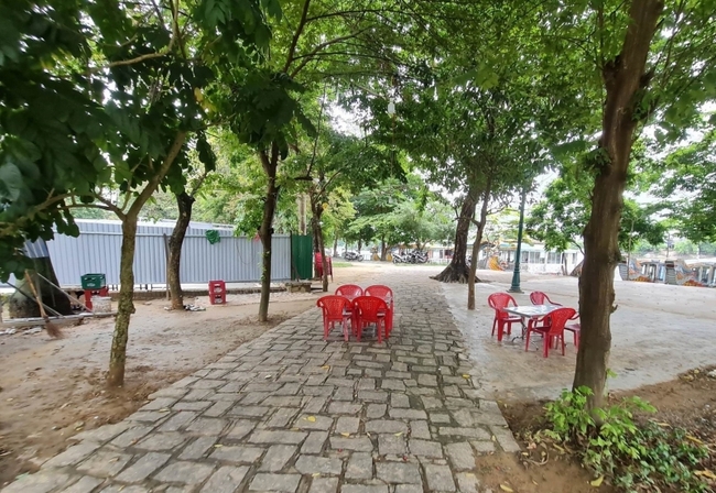 Tái diễn tình trạng lấn chiếm công viên Trịnh Công Sơn (Huế) để làm quán nhậu   - Ảnh 2.