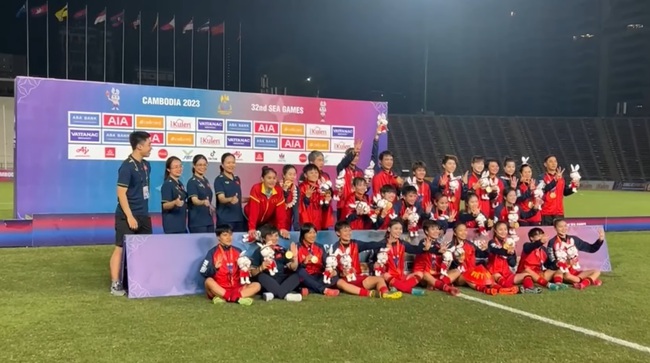 Đội tuyển bóng đá nữ Việt Nam cảm ơn sự ủng hộ của người hâm mộ - Ảnh 1.