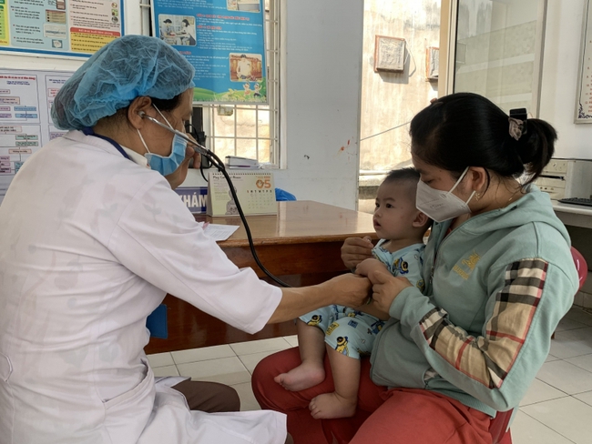 Phụ huynh, bác sĩ lo lắng trẻ nhiễm bệnh vì thiếu vaccine tiêm chủng mở rộng - Ảnh 2.