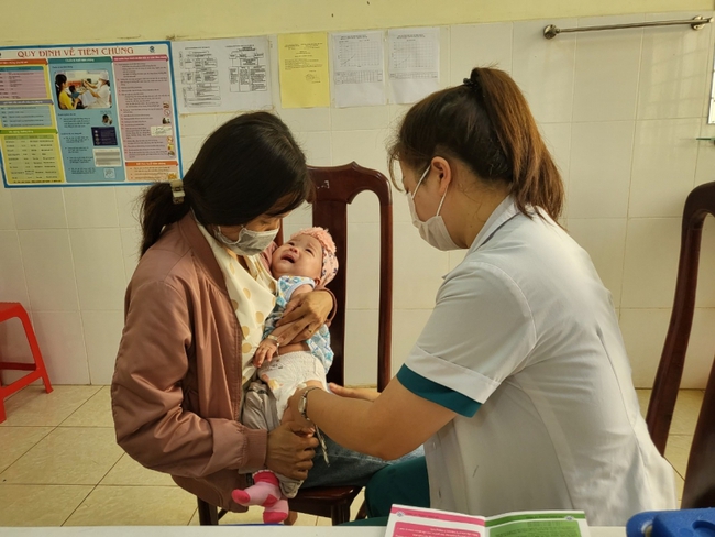Đắk Lắk thiếu nhiều loại vaccine trong chương trình tiêm chủng mở rộng cho trẻ - Ảnh 1.