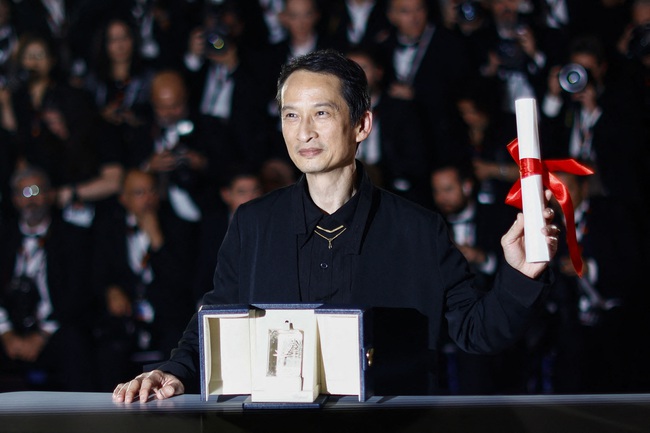 Đạo diễn Trần Anh Hùng giành giải Đạo diễn xuất sắc nhất tại LHP Cannes 2023 - Ảnh 1.