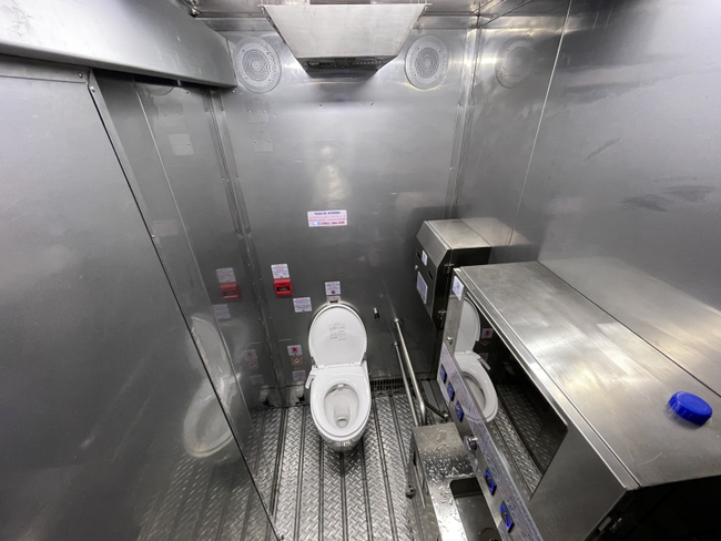 TP.HCM khánh thành 2 nhà vệ sinh công cộng hoàn toàn tự động, chuẩn quốc tế - Ảnh 2.