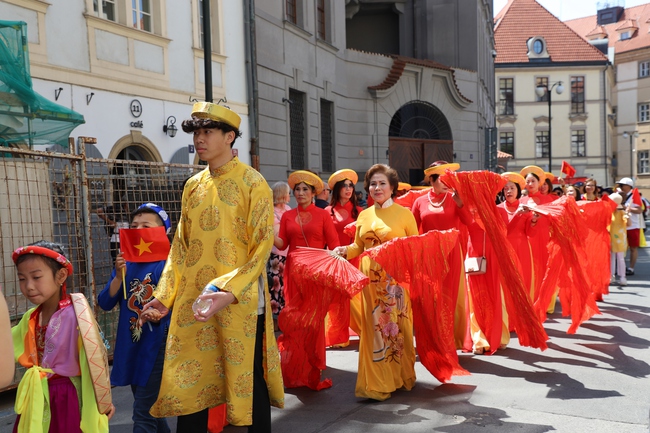 Rực rỡ sắc màu Việt tại Festival các dân tộc thiểu số Cộng hòa Séc - Ảnh 5.