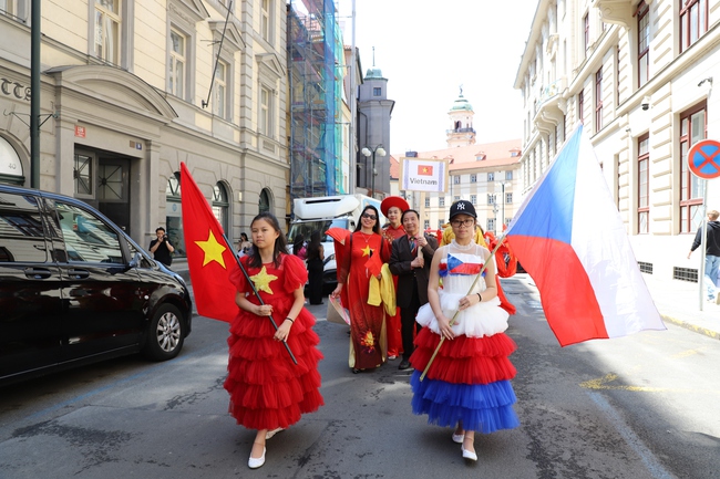 Rực rỡ sắc màu Việt tại Festival các dân tộc thiểu số Cộng hòa Séc - Ảnh 6.