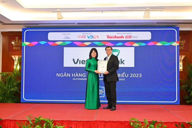 Vietcombank được trao 3 giải thưởng quan trọng tại diễn đàn Ngân hàng bán lẻ Việt Nam 2023 - Ảnh 1.