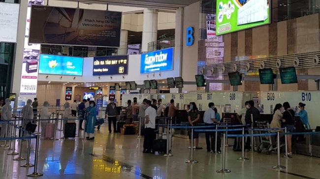 Sân bay Tân Sơn Nhất không bị ùn ứ trong ngày cuối của kỳ nghỉ lễ 30/4-1/5 - Ảnh 2.