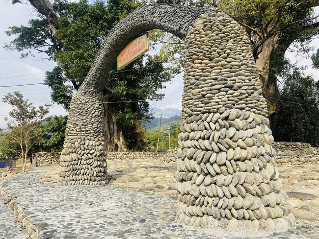 Độc đáo chum đá của người La Ha trên “miền cổ tích” Ngọc Chiến - Ảnh 8.