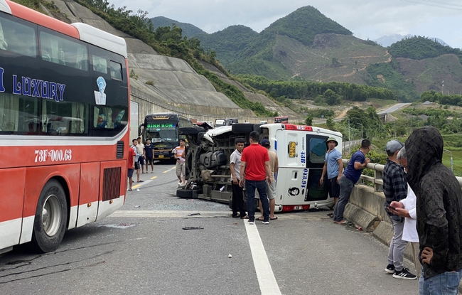 Vụ tai nạn trên cao tốc La Sơn- Túy Loan: Một phụ nữ tử vong - Ảnh 1.