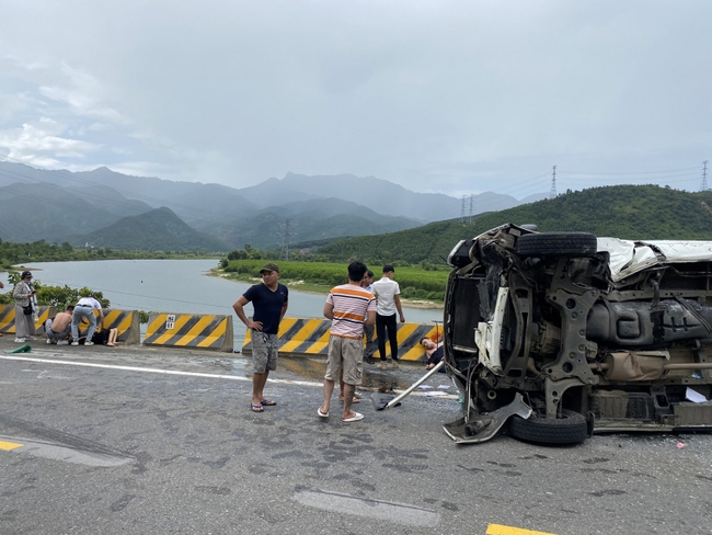 Vụ tai nạn trên cao tốc La Sơn- Túy Loan: Một phụ nữ tử vong - Ảnh 2.
