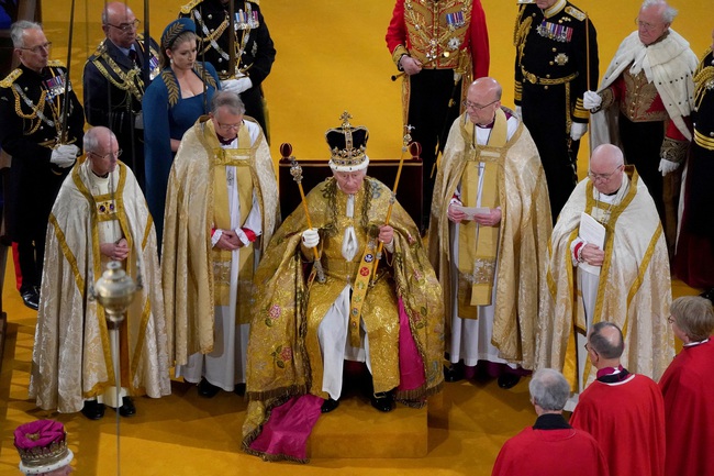 Nhà Vua Anh Charles III chính thức đăng quang - Ảnh 10.