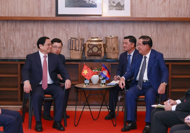 Thủ tướng Phạm Minh Chính gặp Tổng thống Indonesia và Thủ tướng Campuchia - Ảnh 2.
