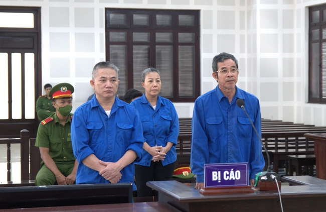 Cựu Chủ tịch UBND quận Liên Chiểu, Đà Nẵng nhận mức án 7 năm tù về tội nhận hối lộ - Ảnh 1.