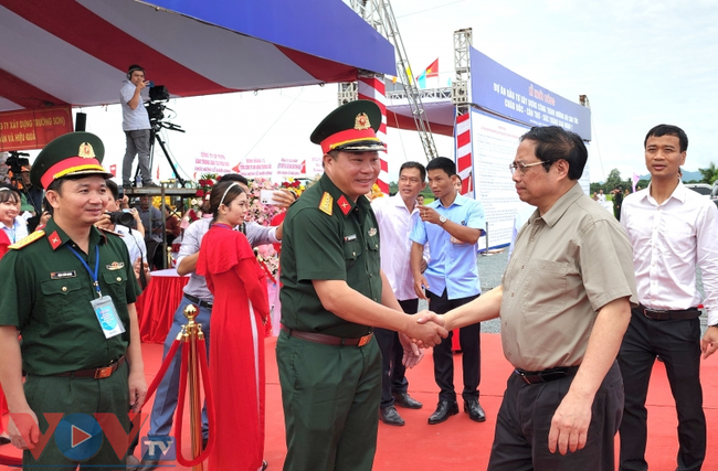 Thủ tướng Phạm Minh Chính dự Lễ khởi công Dự án xây dựng công trình đường bộ cao tốc Châu Đốc - Cần Thơ – Sóc Trăng giai đoạn 1 - Ảnh 3.
