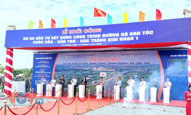 Thủ tướng tuyên bố khởi công 4 dự án thành phần thuộc Dự án cao tốc Châu Đốc - Cần Thơ - Sóc Trăng giai đoạn 1 - Ảnh 1.