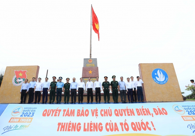 Chủ tịch nước Võ Văn Thưởng thăm, làm việc tại huyện đảo Phú Quý   - Ảnh 5.