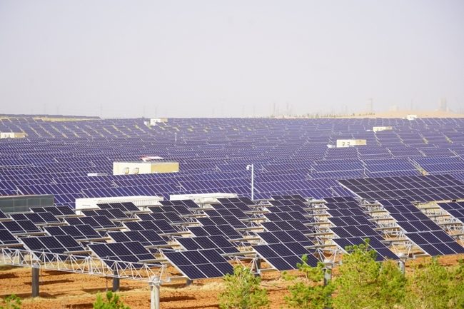 Trung Quốc: Công suất điện mặt trời lắp mới đứng đầu thế giới 10 năm liên tiếp - Ảnh 2.