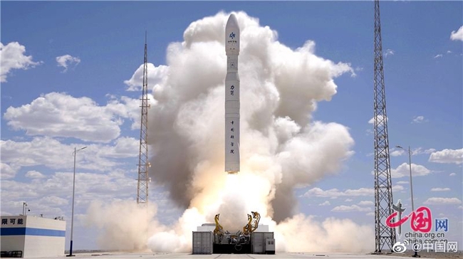 Trung Quốc lập kỷ lục đưa 26 vệ tinh vào quỹ đạo trong một lần phóng - Ảnh 1.