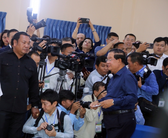 Hơn 9,7 triệu cử tri Campuchia đi bỏ phiếu bầu cử đại biểu Quốc hội - Ảnh 3.