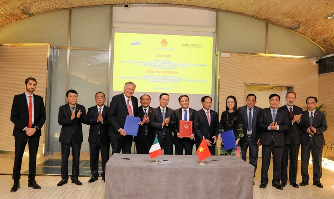 Chủ tịch nước chứng kiến lễ ký kết tổ chức Giải đua thuyền máy quốc tế Bình Định - Ảnh 1.