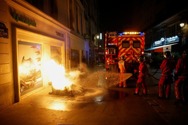 Mạng xã hội bị chỉ trích là khiến bạo loạn bùng phát tại Pháp - Ảnh 1.