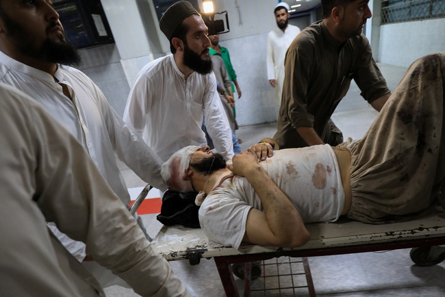 IS nhận trách nhiệm về vụ đánh bom tự sát khiến 54 người chết tại Pakistan - Ảnh 1.