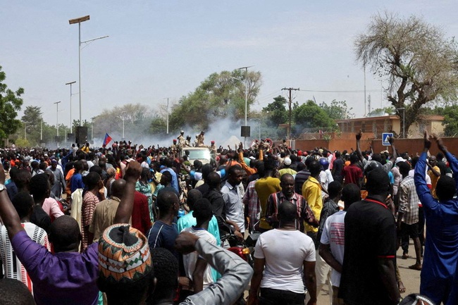 Đảo chính tại Niger: Căng thẳng gia tăng, Pháp và Italia sơ tán công dân - Ảnh 1.