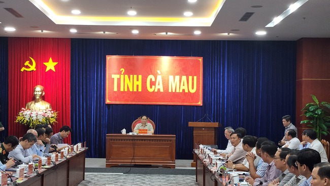 Thủ tướng khảo sát tình hình sạt lở tại các tỉnh Cà Mau, Sóc Trăng, Bạc Liêu - Ảnh 2.