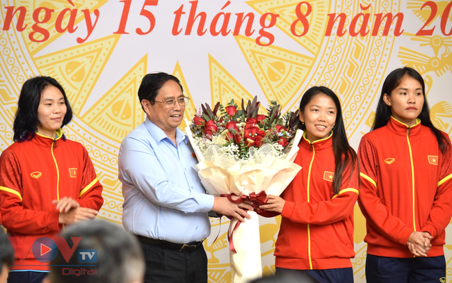 Thủ tướng gặp mặt Đội tuyển bóng đá nữ quốc gia Việt Nam - Ảnh 3.