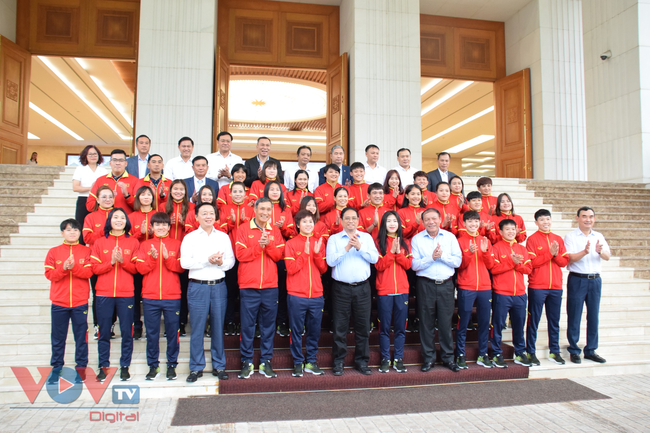 Thủ tướng gặp mặt Đội tuyển bóng đá nữ quốc gia Việt Nam - Ảnh 8.