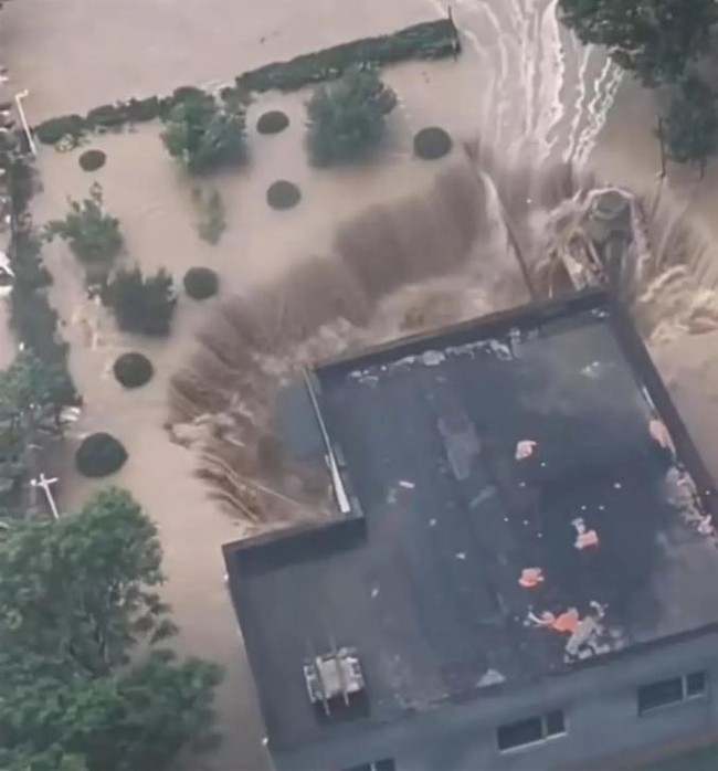 Trung Quốc: Bắc Kinh hứng lượng mưa lớn nhất 140 năm, một địa phương ở Hà Bắc kêu cứu - Ảnh 4.