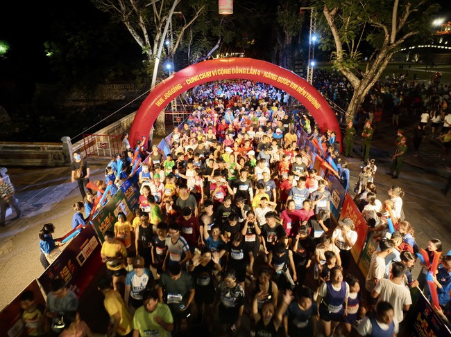 Thừa Thiên Huế: Hơn 10.000 người tham gia chạy vì sức khỏe cộng đồng - Ảnh 3.