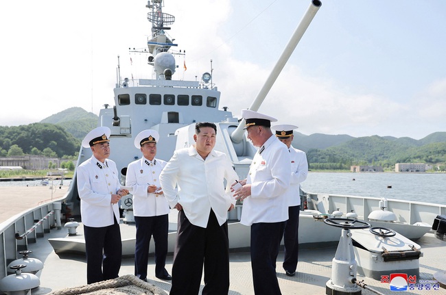 Lãnh đạo Triều Tiên thị sát hoạt động của hải quân - Ảnh 1.