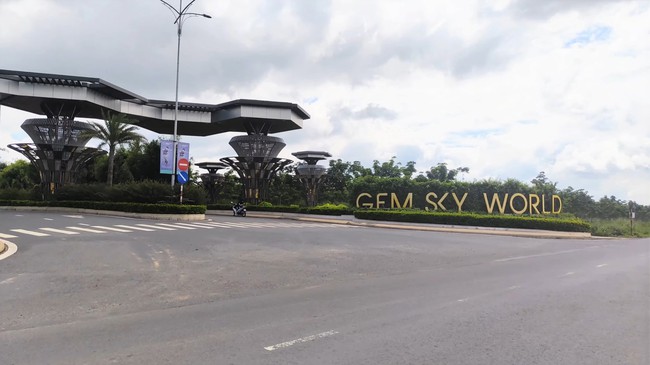 Đồng Nai yêu cầu chủ đầu tư dự án Gem Sky World đối thoại với khách hàng - Ảnh 1.