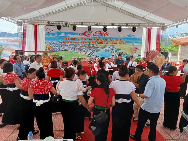 Tưng bừng Lễ hội Tết Xíp xí cổ truyền ở Phù Yên, tỉnh Sơn La - Ảnh 4.