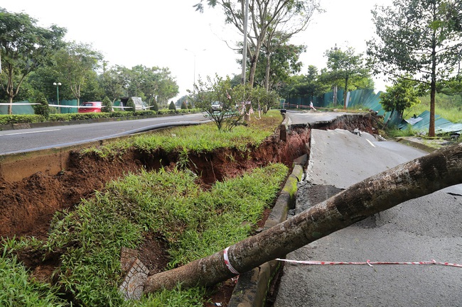 Toàn cảnh các điểm sụt lún sạt trượt đất đang diễn ra nghiêm trọng ở Đắk Nông - Ảnh 1.