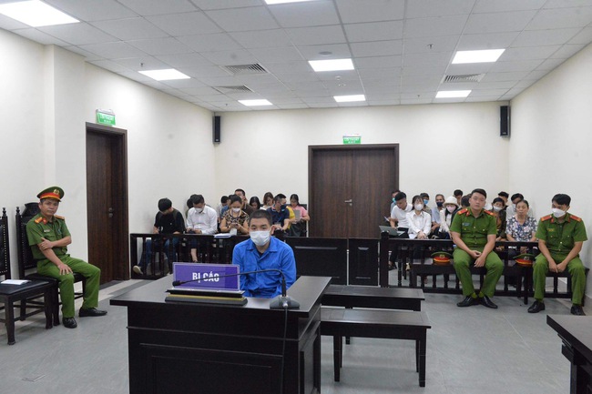 Tuyên án 10 năm tù với chủ quán karaoke trong vụ cháy khiến 3 chiến sĩ PCCC ở Hà Nội hy sinh - Ảnh 1.