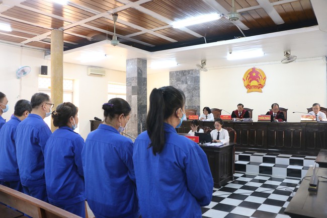 Xét xử 'trùm buôn lậu' Nguyễn Thị Kim Hạnh cùng 24 đồng phạm - Ảnh 1.