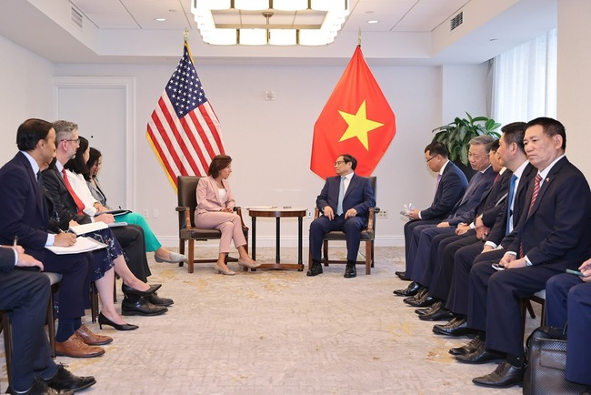 Thủ tướng Phạm Minh Chính tiếp Bộ trưởng Thương mại Hoa Kỳ Gina Raimondo - Ảnh 1.